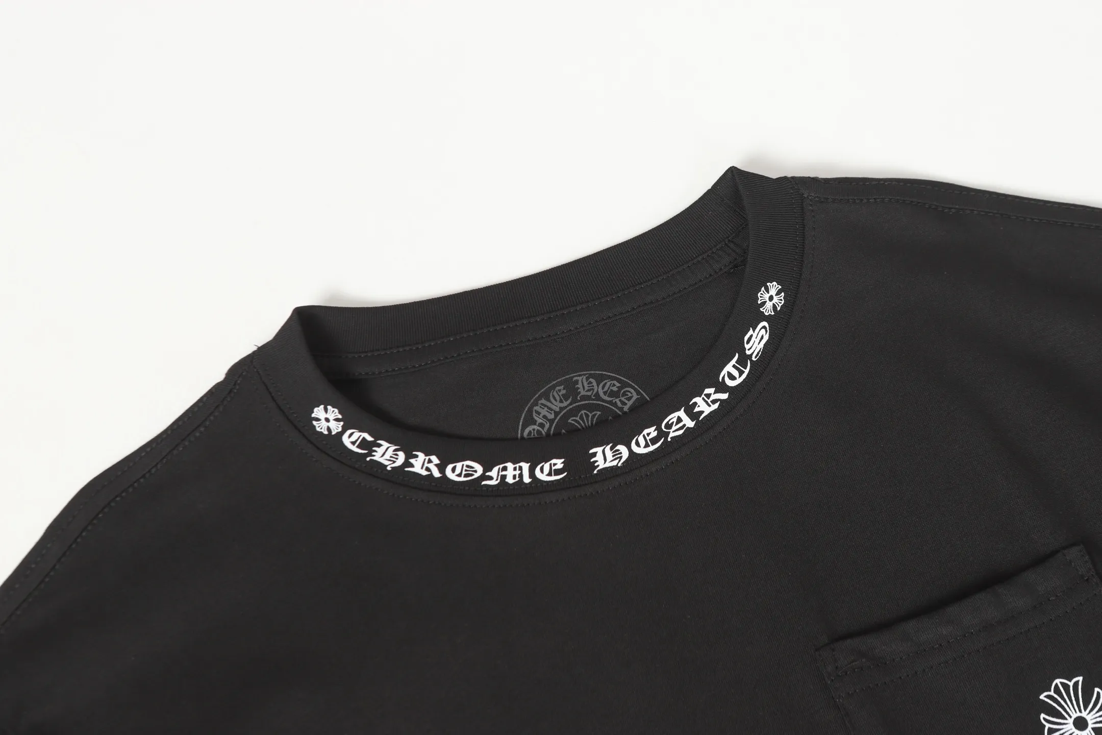 P150 cross-border model, please do not place an order if you pursue perfection -Chrome Hearts/Chrome Hearts 23ss cross✝️Sanskrit printed popular long-sleeved T-shirt -High weight, high density and high quality, soft, delicate and skin-friendly wool, soft and silky to the touch, excellent warmth and skin-friendly properties -Customized weaving and dyeing, no color difference, no matter the fabric or workmanship details, beat the ordinary version on the market -Colour: black white -Size: S M L XL